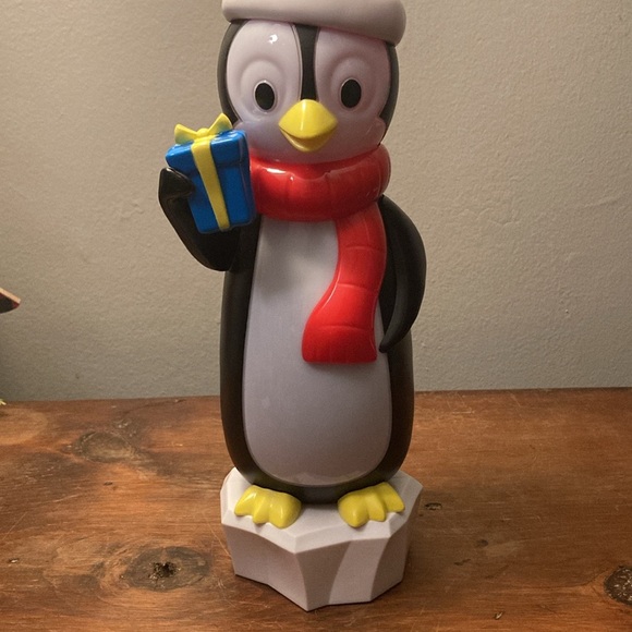 NWT- 14β LED Light Up Adorable Penguin Decoration π Operated - Picture 7 of 17